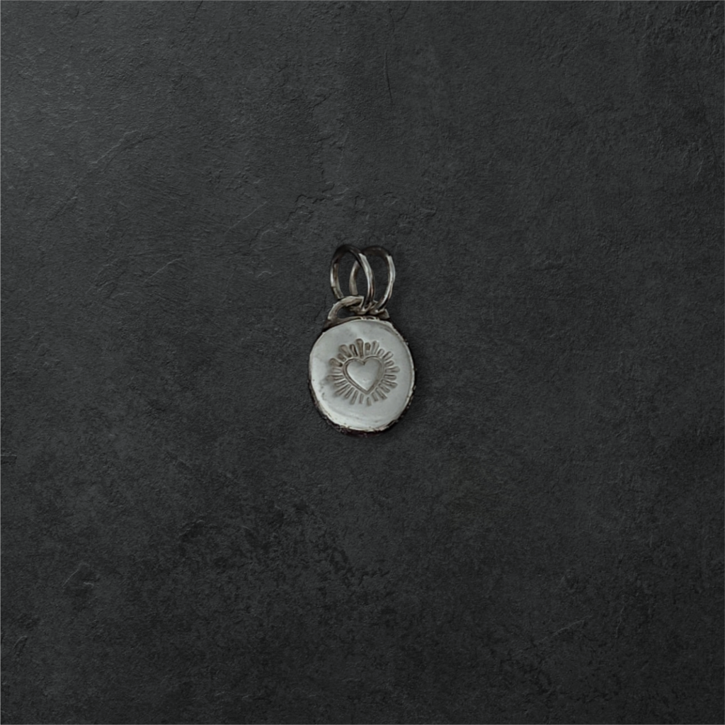 Pendentif coeur-soleil