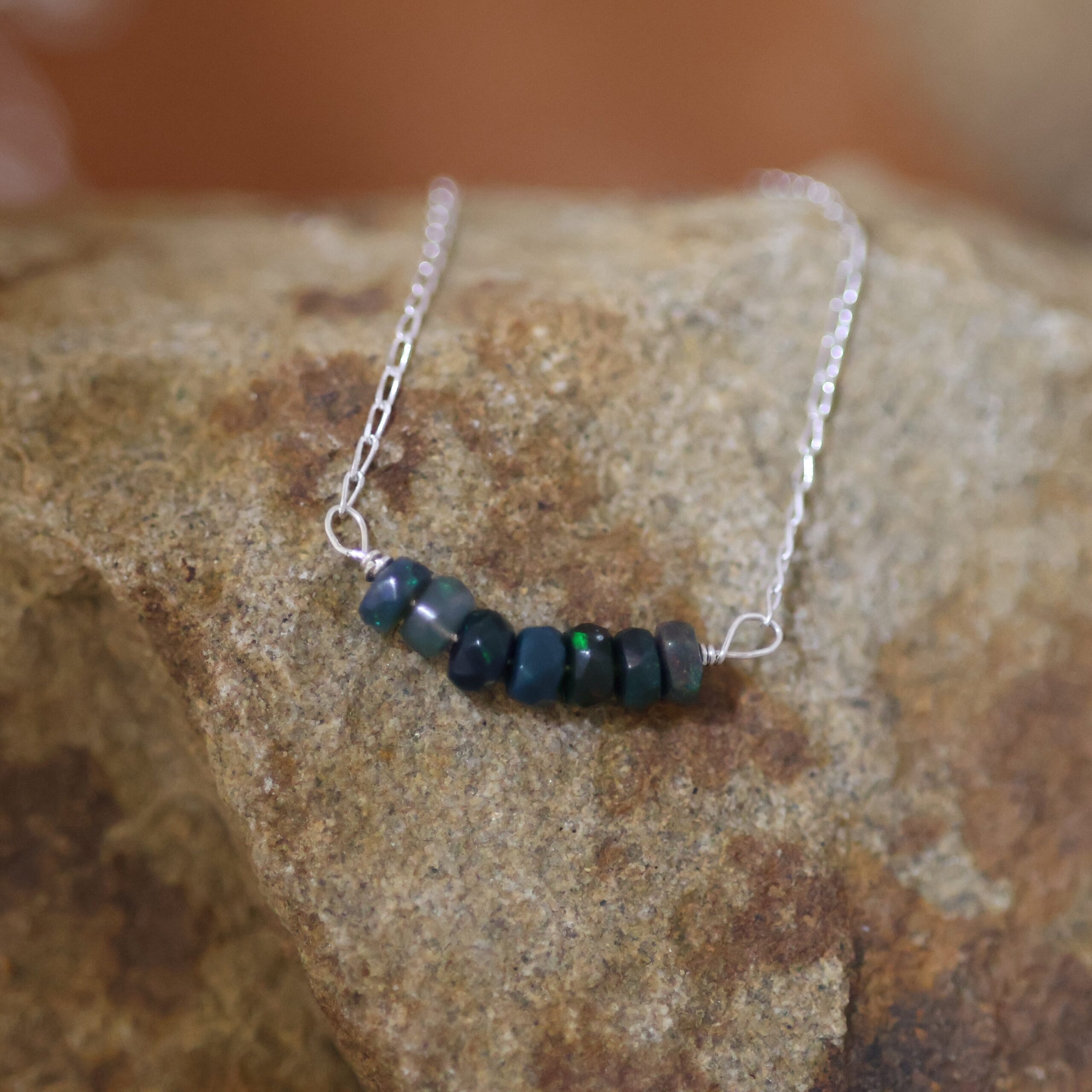 Collier aux perles d'opales – Image 3