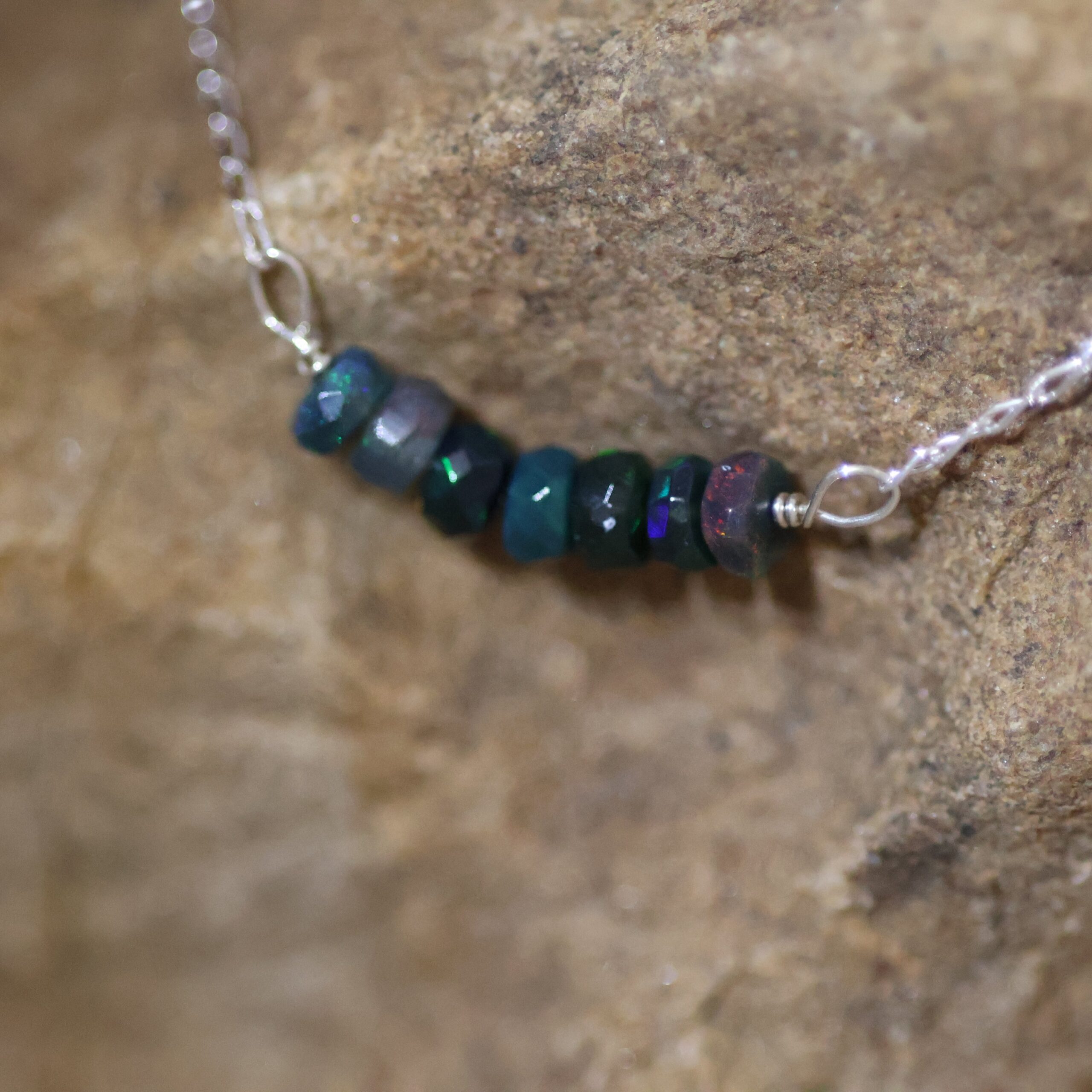 Collier aux perles d'opales – Image 2