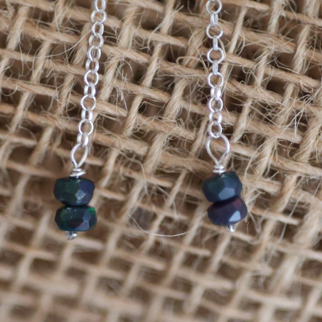 Boucles d'oreilles aux perles d'opales