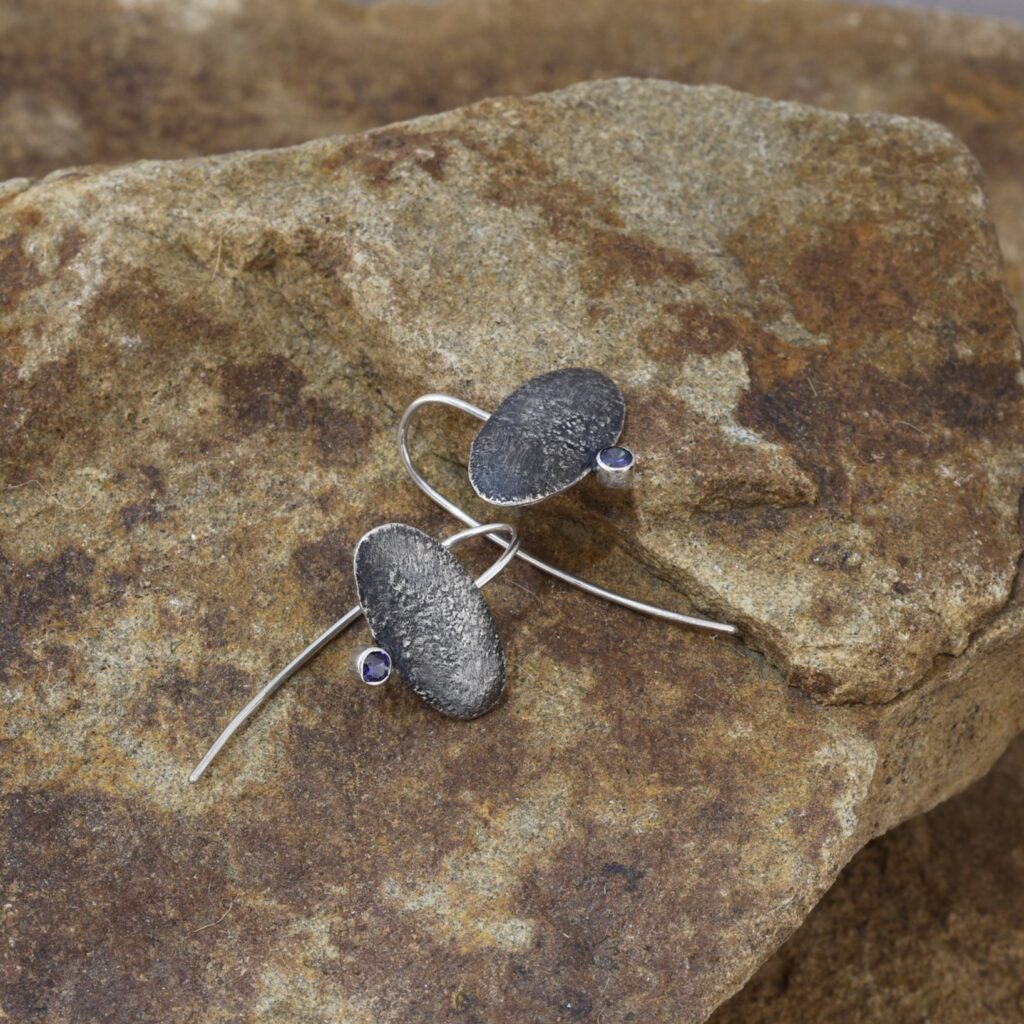 Boucles d’oreilles "Relief bleu"